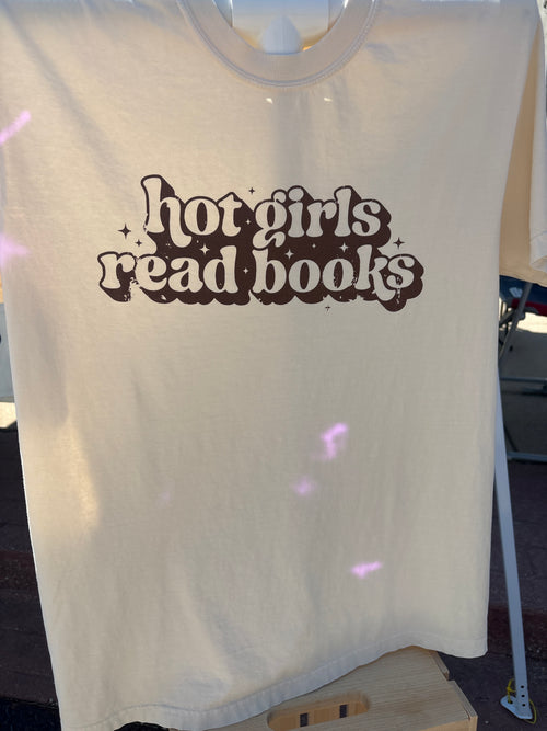 Hot girls Read tee