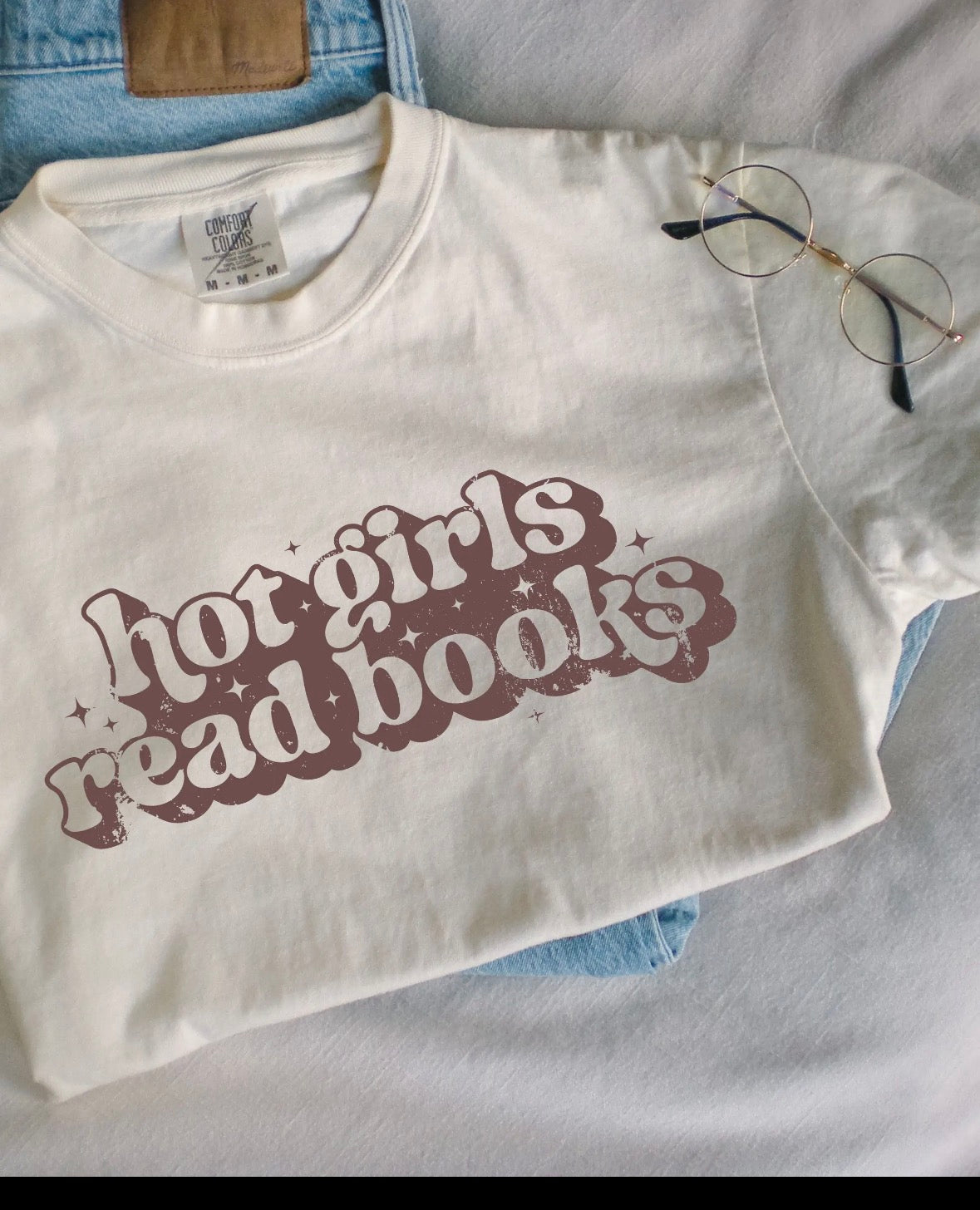 Hot girls Read tee
